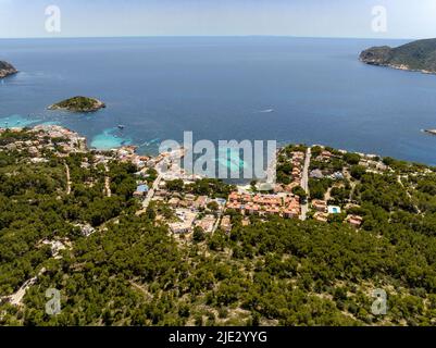 Sant Elm è una città della costa sud-occidentale di Maiorca, si trova nel comune di Andratx. E' un pittoresco villaggio di pescatori, con vista aerea Foto Stock