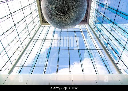 Ottawa, Canada - Aprile 17 2022: Decorazione del pianeta appeso nella lobby del Museo Canadese della natura Foto Stock