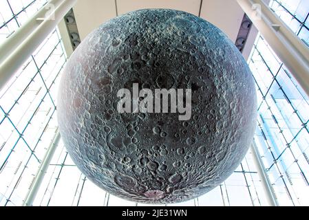 Ottawa, Canada - Aprile 17 2022: Decorazione del pianeta appeso nella lobby del Museo Canadese della natura Foto Stock