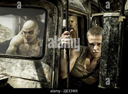 NICHOLAS HOULT, Abbey Lee, Charlize Theron, MAD MAX: FURY ROAD, 2015 Foto Stock