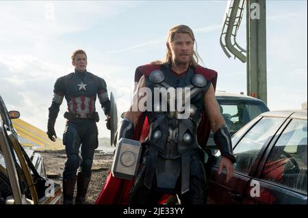 CHRIS EVANS, CHRIS HEMSWORTH, vendicatori: ETÀ DI ULTRON, 2015 Foto Stock