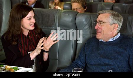 ANNE HATHAWAY, Robert De Niro, il tirocinante, 2015 Foto Stock