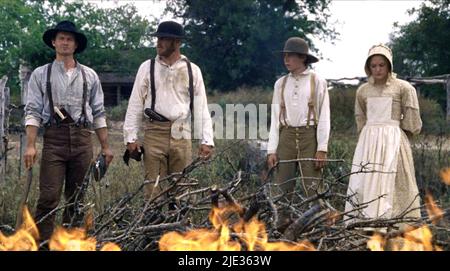 JAMES BADGE DALE, ETHAN EMBRY, OWEN TEAGUE, MAIKA MONROE, GUERRA SULLA GAMMA, 2015 Foto Stock