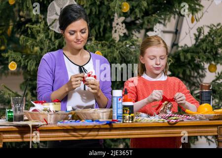 DANICA MCKELLAR, ELLIE BOTTERILL, CORONA PER NATALE, 2015 Foto Stock