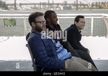 ROGEN, MACKIE, GORDON-LEVITT, LA NOTTE PRIMA, 2015 Foto Stock