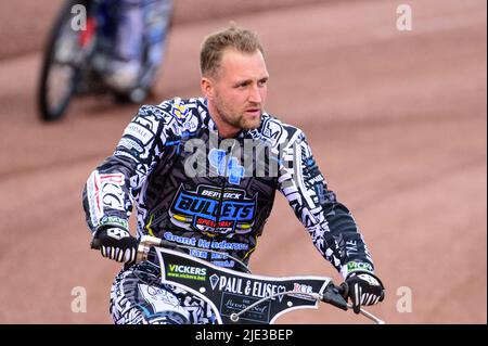 MANCHESTER, REGNO UNITO. GIUGNO 24th Luke Crang - Berwick Bullets durante la partita della National Development League tra Belle Vue Colts e Berwick Bullets al National Speedway Stadium di Manchester venerdì 24th giugno 2022. (Credit: Ian Charles | MI News) Credit: MI News & Sport /Alamy Live News Foto Stock