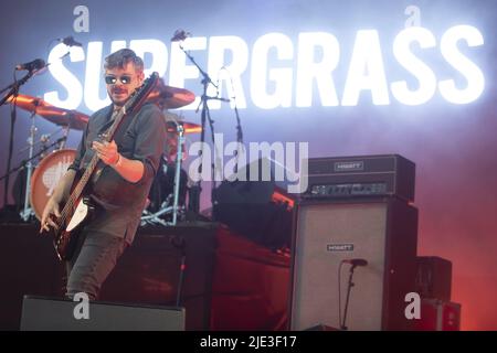 PORTSMOUTH, INGHILTERRA: Supergrass si esibiscono sul palco durante il giorno 3 del festival vittorioso con: Mick Quinn dove: Portsmouth, Regno Unito quando: 29 ago 2021 credito: Neil Lupin/WENN Foto Stock