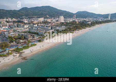 Phuket Patong Beach il 20-2022 giugno vista aerea sulla baia di patong in Phuket Thailandia Foto Stock