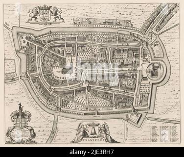 Mappa di Franeker, Franekera (titolo sull'oggetto), Mappa in vista dall'alto. In alto a sinistra lo stemma della Frisia. Bottom destra cartouche con dedizione e lo stemma di Jan Antonides van der Linden. Titolo centrale inferiore con stemma Franeker e due figure femminili. Legenda in basso a destra. On verso Latin text., print maker: anonymous, editore: Johannes Willemszoon Blaeu, Johannes Willemszoon Blaeu, (menzionato sull'oggetto), editore: Amsterdam, Amsterdam, Franeker, 1652, carta, incisione, incisione, incisione, stampa su carta intestata, altezza 419 mm x larghezza 525 mm Foto Stock