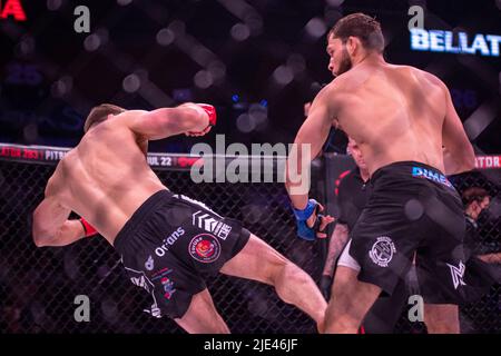 Uncasville, CT, Uncasville, CT, USA. 24th giugno 2022. Uncasville, CT - GIUGNO 24: Alexander Shabily vince tramite 2nd round TKO al Bellator 282 il 24 Giugno 2022 al Mohegan Sun Casino di Uncasville, CT, Stati Uniti. (Credit Image: © Matt Davies/PX Imagens via ZUMA Press Wire) Credit: ZUMA Press, Inc./Alamy Live News Foto Stock