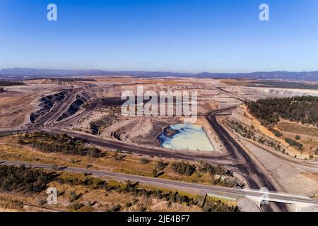 Putty Road in Australian Hunter Valley of Mt thorley miniera a cielo aperto scavando minerali risorse carbone nero. Foto Stock