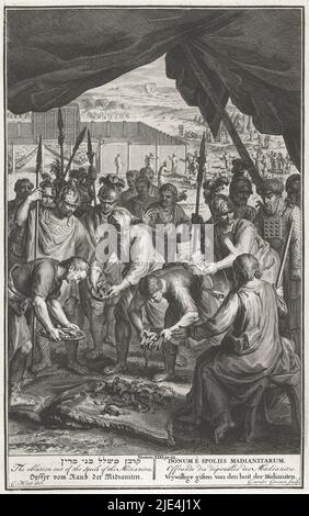 Sacrificio del bottino dei Midianiti, Gilliam van der Gouwen, dopo Gerard Hoet (i), 1728 Mosè e il sacerdote Eleazar accettano i gioielli d'oro del bottino dei Midianiti come un'offerta a Dio (Num. 31:50-54). La stampa ha una didascalia ebraica, latina, francese, inglese, tedesca e olandese., stampatore: Gilliam van der Gouwen, (menzionato sull'oggetto), disegnatore intermediario: Gerard Hoet (i), (menzionato sull'oggetto), editore: Pieter de Hondt, stampatore: Amsterdam, editore: L'Aia, 1728, carta, incisione, incisione, l 224 mm x a 355 mm Foto Stock