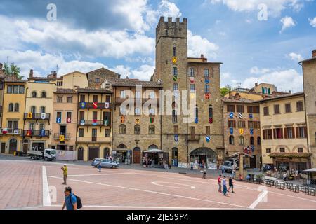 Palazzo Lappoli e Torre Faggiolana in Piazza Grande lato est nel