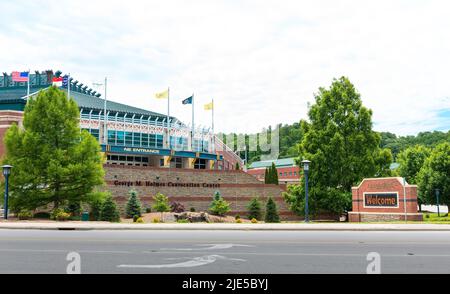 BOONE, NC, USA-20 GIUGNO 2022: Appalachian state University, Monument Sign e George M. Holmes Convocation Center. Foto Stock