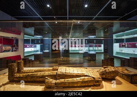 Il Museo di Storia di Ningbo, Provincia di Zhejiang, espone la targa bianca internazionale per bambini di tesori nazionali e reliquie culturali Foto Stock