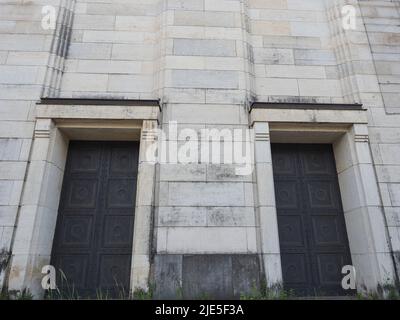 Traduzione Zeppelinfeld Zeppelin campo tribuna progettato dall'architetto Albert Speer come parte del raduno partito nazista a Nuernberg, Germania Foto Stock