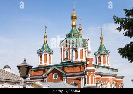 Esaltazione della Santa Croce Cattedrale di Uspenskiy Monastero di Brusenskiy nel Cremlino di Kolomna nella città vecchia di Kolomna nella soleggiata giornata estiva Foto Stock