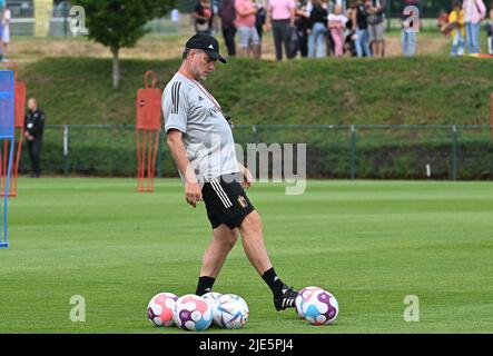 Kris Vanderhaegen, assistente del Belgio, ha illustrato durante una sessione di allenamento della squadra nazionale belga di calcio femminile The Red Flames, sabato 25 giugno 2022 a Tubize. I Red Flames si stanno preparando per i prossimi campionati europei di Euro 2022 delle Donne in Inghilterra. BELGA FOTO DAVID CATRY Foto Stock