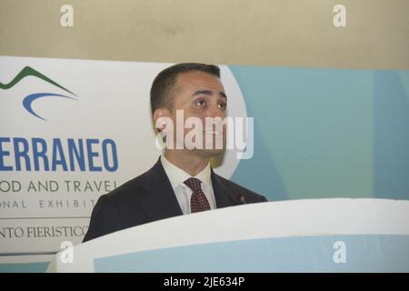 Napoli, Italia. 25th giugno 2022. Luigi di Maio, politico italiano in carica di Ministro degli Affari Esteri dal 5 settembre 2019 al Mediterraneo Wine & Food and Travel a Castel dell'Ovo. (Credit Image: © Mariano Montella/Pacific Press via ZUMA Press Wire) Foto Stock