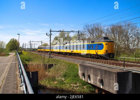 ICM Kopoper intercity di NS in pista a Driebruggen nei Paesi Bassi Foto Stock