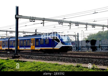 SNG CAF treno locale penduter sprinter in pista a Barendrecht nei Paesi Bassi Foto Stock