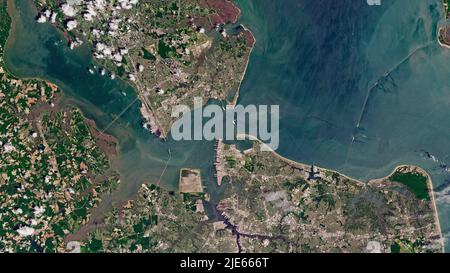 Antenna di Norfolk e Hampton, Virginia sulla Chesapeake Bay. 4K esclusiva Foto Stock