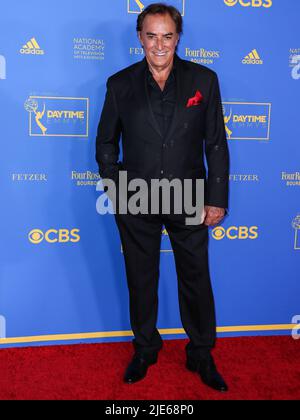 Pasadena, Stati Uniti. 24th giugno 2022. PASADENA, LOS ANGELES, CALIFORNIA, USA - GIUGNO 24: Thao Penghlis arriva ai 49th Daytime Emmy Awards che si tengono al Pasadena Convention Center il 24 Giugno 2022 a Pasadena, Los Angeles, California, Stati Uniti. (Foto di Xavier Collin/Image Press Agency) Credit: Image Press Agency/Alamy Live News Foto Stock