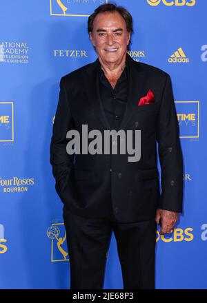 Pasadena, Stati Uniti. 24th giugno 2022. PASADENA, LOS ANGELES, CALIFORNIA, USA - GIUGNO 24: Thao Penghlis arriva ai 49th Daytime Emmy Awards che si tengono al Pasadena Convention Center il 24 Giugno 2022 a Pasadena, Los Angeles, California, Stati Uniti. (Foto di Xavier Collin/Image Press Agency) Credit: Image Press Agency/Alamy Live News Foto Stock