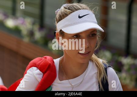 25th giugno 2022, All England Lawn Tennis and Croquet Club, Londra, Inghilterra; Wimbledon Tennis Tournament; Katie Boulter dopo la sua sessione di pratica Foto Stock