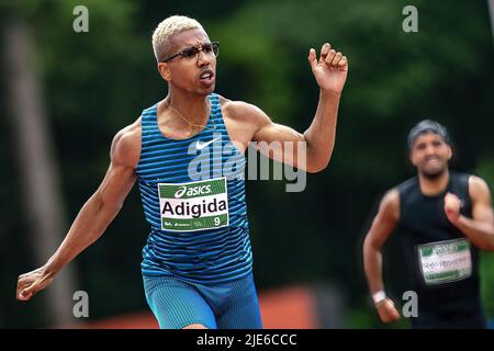 2022-06-25 15:19:30 APELDOORN - Athlete Onyema Adigida durante la semifinale a 200 metri ai Campionati olandesi di atletica. ANP RONALD HOOGENDOORN olanda out - belgio out Foto Stock