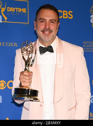 24 giugno 2022, Pasadena, California, USA: Ron Carlivati partecipa all'edizione 49th dei premi Emmy - Winners Walk. (Credit Image: © Billy Bennight/ZUMA Press Wire) Foto Stock