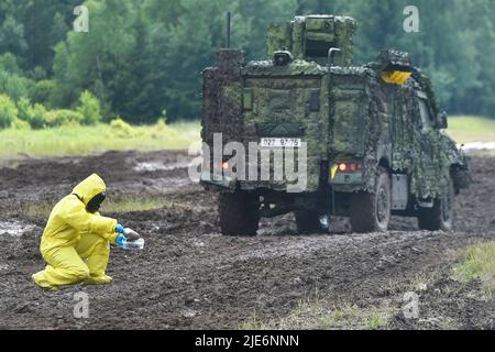 Strasice, Repubblica Ceca. 25th giugno 2022. Giorno delle forze militari ceche di terra Bahna 2022 nell'ex area militare Brdy vicino Strasice, Repubblica Ceca, 25 giugno 2022. Credit: Miroslav Chaloupka/CTK Photo/Alamy Live News Foto Stock