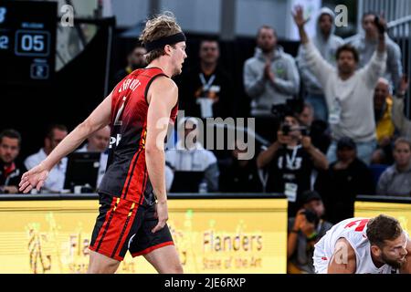 Il belga Thibaut Vervoort festeggia dopo aver segnato durante una partita di basket 3x3 tra Belgio e Polonia, nella finale maschile della FIBA 2022 World Cup, sabato 25 giugno 2022, ad Anversa. La FIBA 3x3 Basket World Cup 2022 si svolge dal 21 al 26 giugno ad Anversa. BELGA FOTO TOM GOYVAERTS Foto Stock