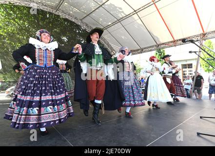 Straznice, Repubblica Ceca. 25th giugno 2022. Festival Internazionale del folklore Straznice 2022 a Straznice, Repubblica Ceca, 25 giugno 2022. Credit: Igor Zehl/CTK Photo/Alamy Live News Foto Stock