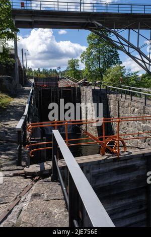 Le serrature di Ulefoss sono una funzione di bloccaggio nel canale di Bandak Norsjo, parte del canale di Telemark. Foto Stock