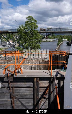 Le serrature di Ulefoss sono una funzione di bloccaggio nel canale di Bandak Norsjo, parte del canale di Telemark. Foto Stock