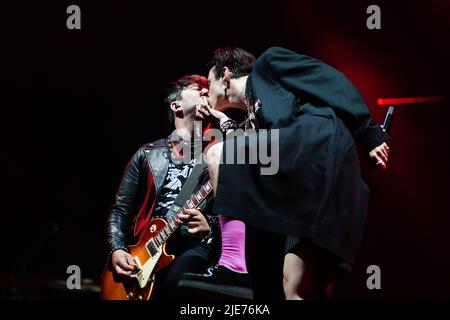 Yungblud si esibisce sul palco di John Peel al Glastonbury Festival presso la Worthy Farm di Somerset. Data foto: Sabato 25 giugno 2022. Foto Stock