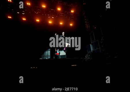 Yungblud si esibisce sul palco di John Peel al Glastonbury Festival presso la Worthy Farm di Somerset. Data foto: Sabato 25 giugno 2022. Foto Stock