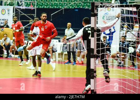 Hyderabad, Telangana, India. 25th giugno 2022. 24th Asian Mens Club League Champion Day 4 del round preliminare 4 gruppo b match tra al Najma vs al Kuwait.al Najma batte al Kuwait da un margiano di gol.Final Score al Najma 30 - al Kuwait 29. (Credit Image: © Varun Kumar Mukhia/Pacific Press via ZUMA Press Wire) Foto Stock