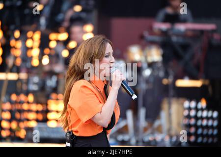 Madrid, Spagna. 25th giugno 2022. Nena Daconte si esibisce durante il concerto del 30th anniversario di Cadena 100, presso la Wanda Metropolitano di Madrid. La stazione radio celebra il concerto del Cadena100 30th° anniversario con la partecipazione di artisti nazionali e internazionali. Un evento musicale per celebrare tre decenni sulla varietà musicale. (Foto di Atilano Garcia/SOPA Images/Sipa USA) Credit: Sipa USA/Alamy Live News Foto Stock