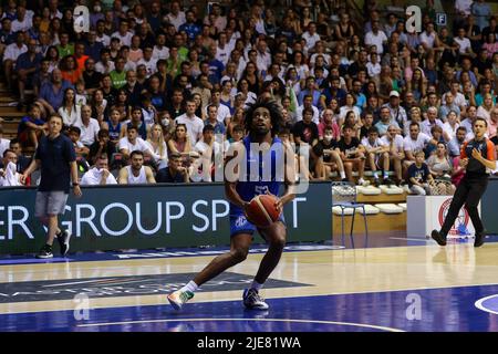 Trieste, Italia. 25th giugno 2022. Tomas Woldetensae (ITA) durante Italia vs Slovenia, Basketball Test Match a Trieste, Italy, June 25 2022 Credit: Independent Photo Agency/Alamy Live News Foto Stock