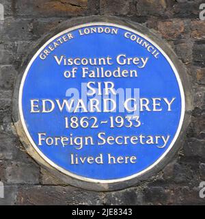 Greater London Council Blue Wall Plaque Historical Sir Edward Gray Visconte Gray of Falloden un ministro degli Esteri britannico ha vissuto in questa sede 1862 - 1933 Foto Stock