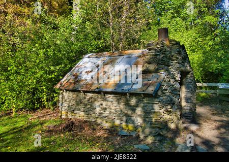 Cabina storica di minatori d'oro cinesi nella storica città mineraria d'oro di Arrowtown, South Island, Nuova Zelanda Foto Stock