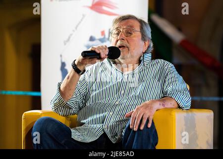 Francesco Guccini durante il conferimento della cittadinanza onoraria a Francesco Guccini, conferenza stampa dell'artista italiano a Mondolfo (PU), Italia, giugno 25 2022 Foto Stock