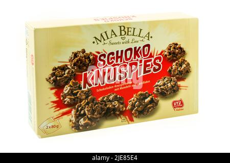 Amburgo, Germania - Giugno 24 2022: 1 Packung mia Bella Schoco Knuspies auf weißem Hintergrund Foto Stock