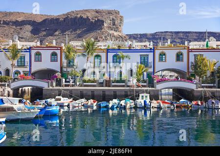 Ponti e canali al porto di Puerto de Mogan, Grand Canary, Isole Canarie, Spagna, Europa Foto Stock