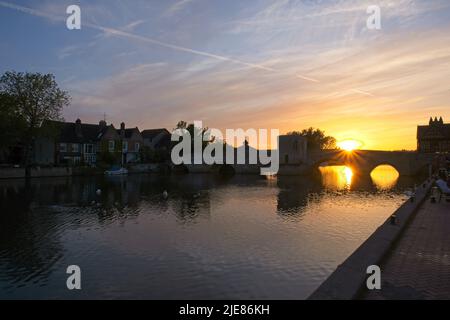 Regno Unito, Cambridgeshire - Tramonto a St Ives Bridge Foto Stock