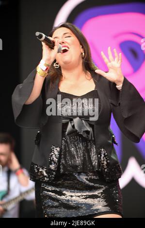 25 giugno 2022, Leeds, South Yorkshire, U.K: Urba cookie Collective , esibendosi al Lets Rock Leeds 80s Festival , UK , 25.06.2022 (Credit Image: © Robin Burns/ZUMA Press Wire) Foto Stock