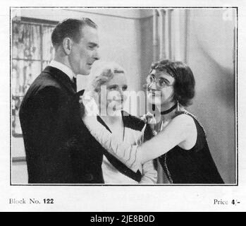 Foto Advertt blocco di PERCY MARMONT JOAN BARRY ed ELSIE RANDOLPH in RICCO E STRANO 1931 regista ALFRED HITCHCOCK romanzo Dale Collins adattamento Alfred Hitchcock scenario Alma Reville e Val Valentine British International Pictures (BIP) / Wardour Films Foto Stock