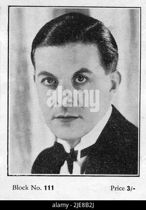 Foto Advertt blocco di HENRY KENDALL IN RICCO E STRANO 1931 regista ALFRED HITCHCOCK romanzo Dale Collins adattamento Alfred Hitchcock scenario Alma Reville e Val Valentine British International Pictures (bip) / Wardour Films Foto Stock